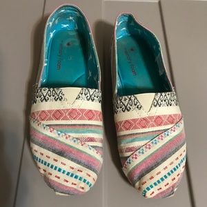 Bob’s multicolor shoes